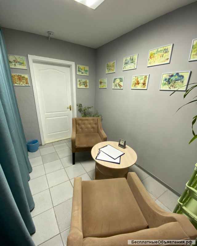 ЗАЛЫ для тренингов и групповых занятий КАБИНЕТЫ для консультаций и малых групп