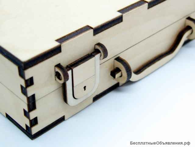 Подарочный чемоданчик для сувениров, фляжки, сладостей и т.п.