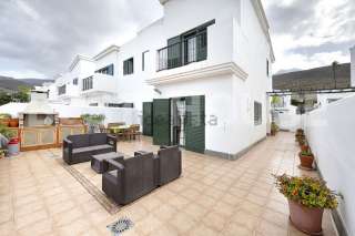 Великолепный дом с видом на море и горы