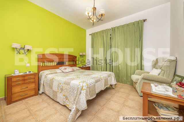 Великолепный дом с видом на море и горы