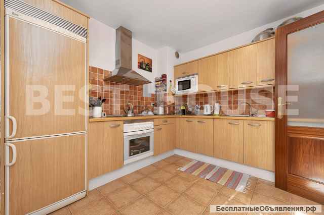 Великолепный дом с видом на море и горы