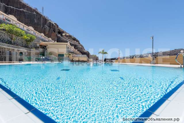 Впечатляющий двухквартирный дом, полностью отремонтированный