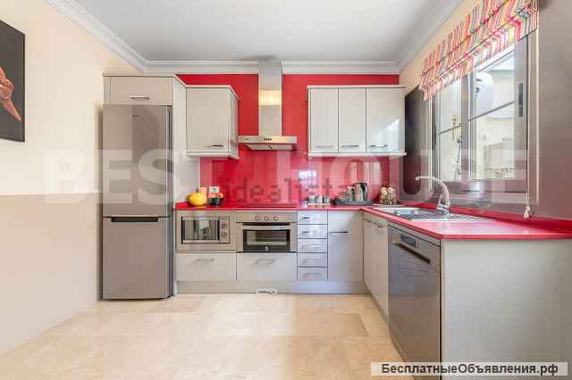 Впечатляющий двухквартирный дом, полностью отремонтированный