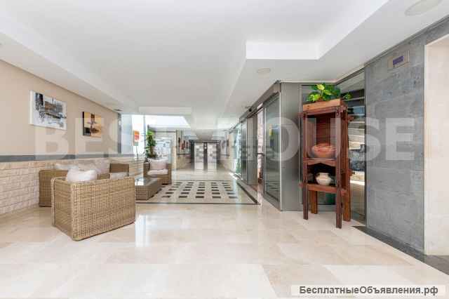 Впечатляющий двухквартирный дом, полностью отремонтированный