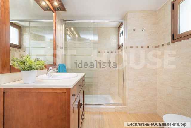 Великолепная вилла с высококачественной отделкой на участке