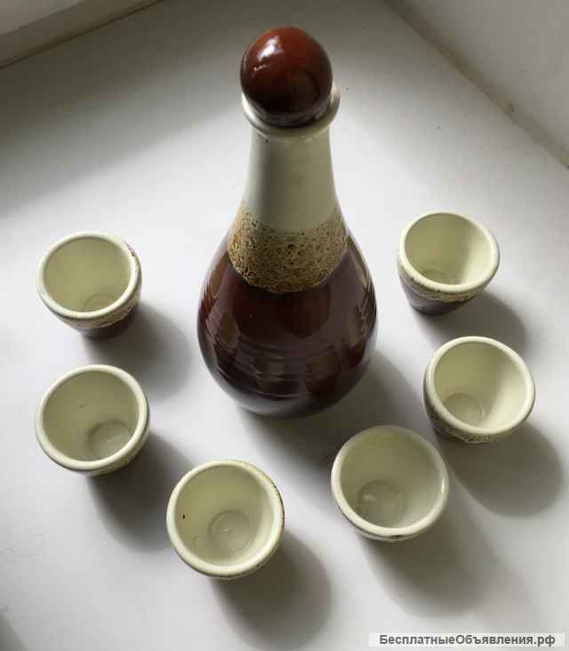 Набор винтажный: штоф со стопками (керамика)