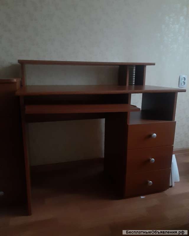 Стол письменный