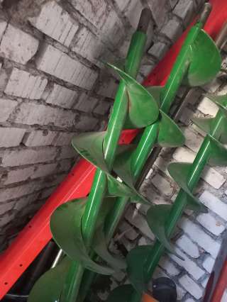 JD John Deere Шнек зерн. бункера (L=1906) AZ52361