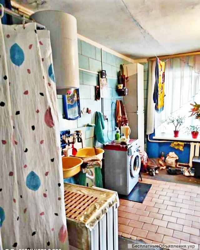 Кімната в капітальному ремонті.Всі меблі і техніка.