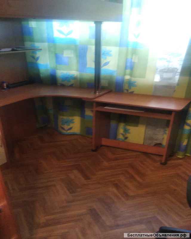 Детская кровать-чердак со столом и шкафом