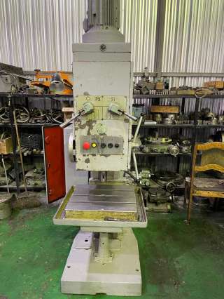 Вертикальный сверлильный станок 2н135-4