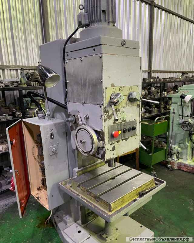 Вертикальный сверлильный станок 2н135-4