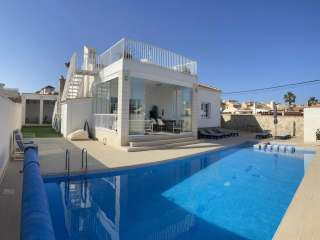 Потрясающая и элитная вилла с четырьмя спальнями