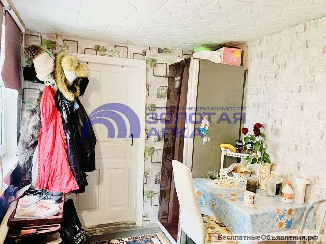 Дом с участком, уходящим к берегу реки