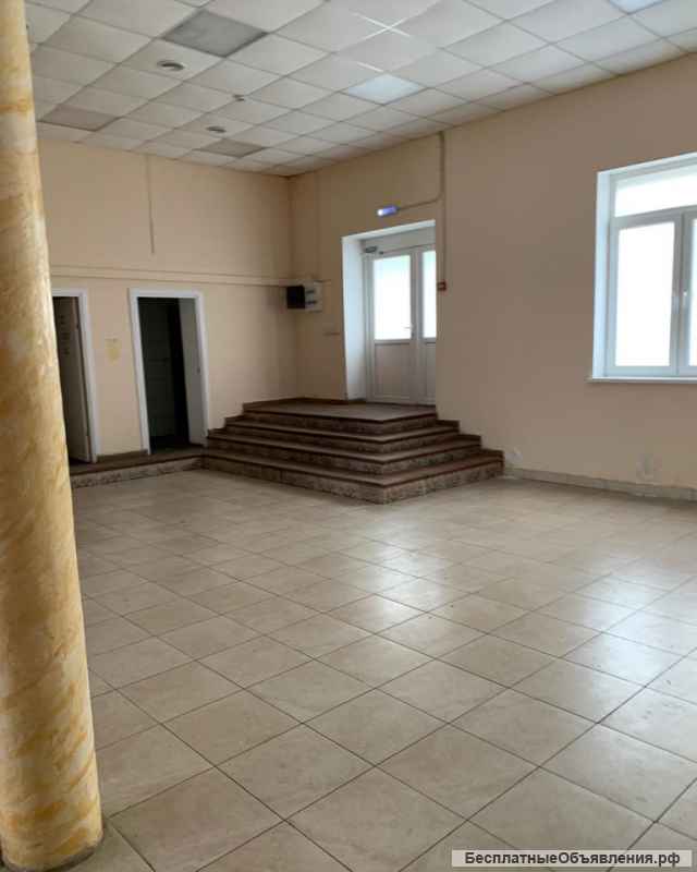 Под торговлю, услуги, производство 250 м²