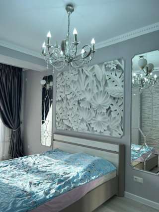 4-комнатную квартиру, элитку, Ахунбаева/А. Баатыра 3/1, 120 000 $, б/п