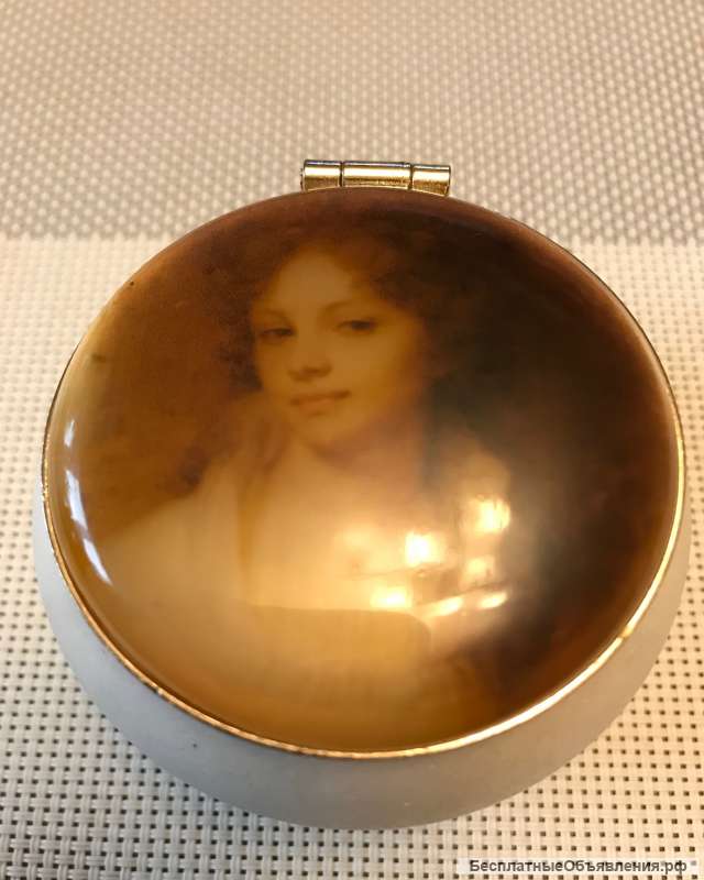 Шкатулка "Лопухина" из натурального камня Селенит