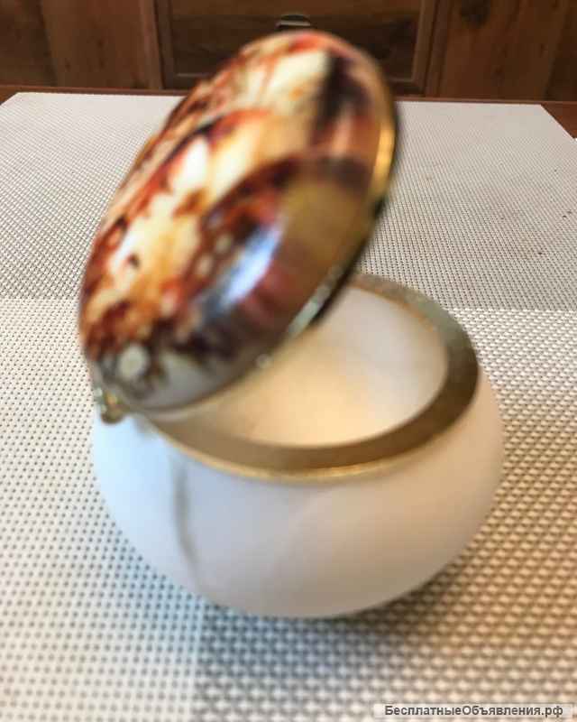 Шкатулка "Девушка" из натурального камня Селенит