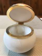 Шкатулка "Девушка" из натурального камня Селенит