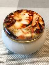 Шкатулка "Девушка" из натурального камня Селенит