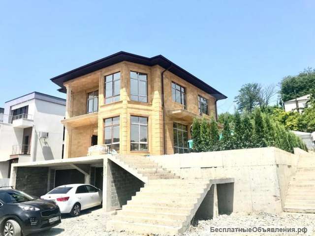 Красивый дом с видом на море