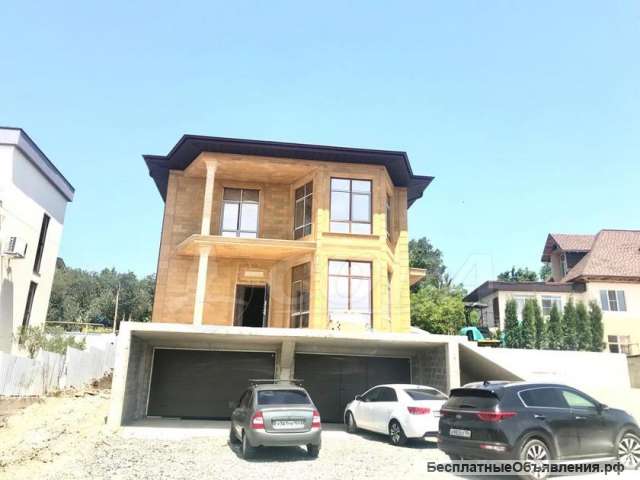 Красивый дом с видом на море