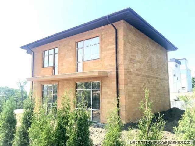 Красивый дом с видом на море