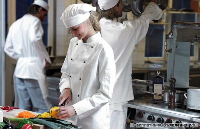 Работник кухни, повар в столовую