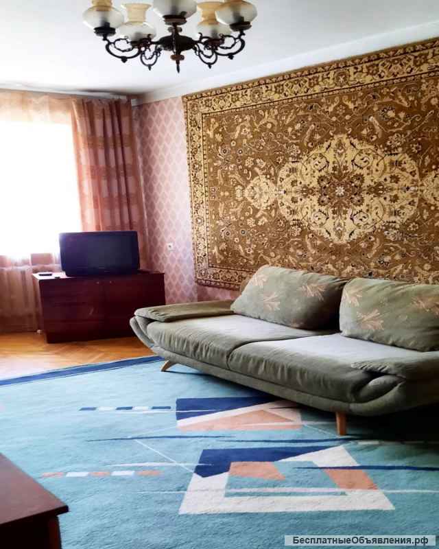 Сдам 3кв. Центр. С мебелью, быт. техникой. Хозяйка