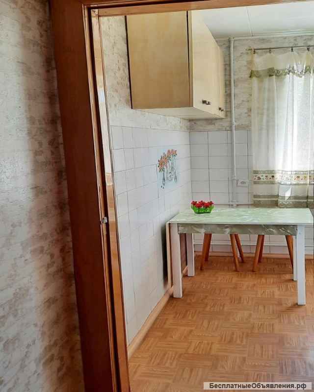 Сдам 3кв. Центр. С мебелью, быт. техникой. Хозяйка