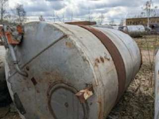 Емкости нержавеющие, объем 7,8 куб.м., вертикальные