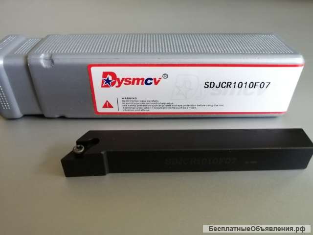 Токарный резец под сменные пластины