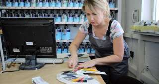 Должность: Продавец в магазин автоэмали