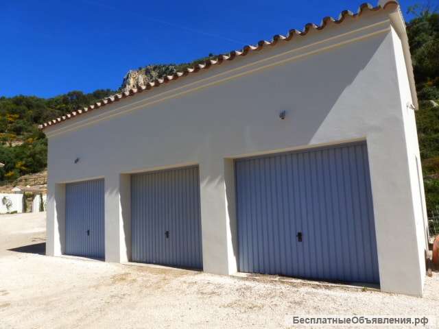 Впечатляющий загородный дом с панорамным видом на море и горы в Гаусине