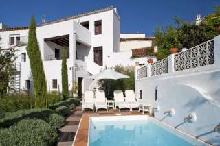 Красивый городской дом, полный очарования и энтузиазма