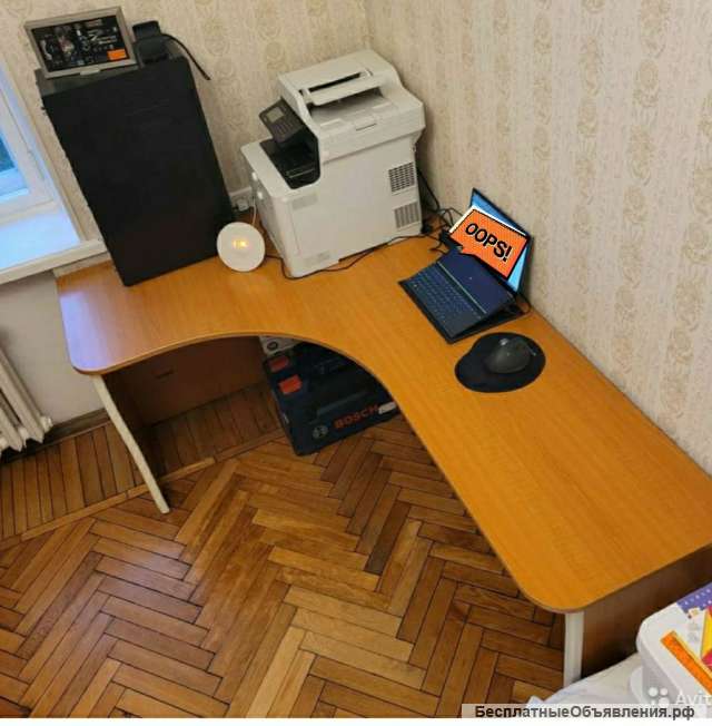 Угловой компьютерный стол
