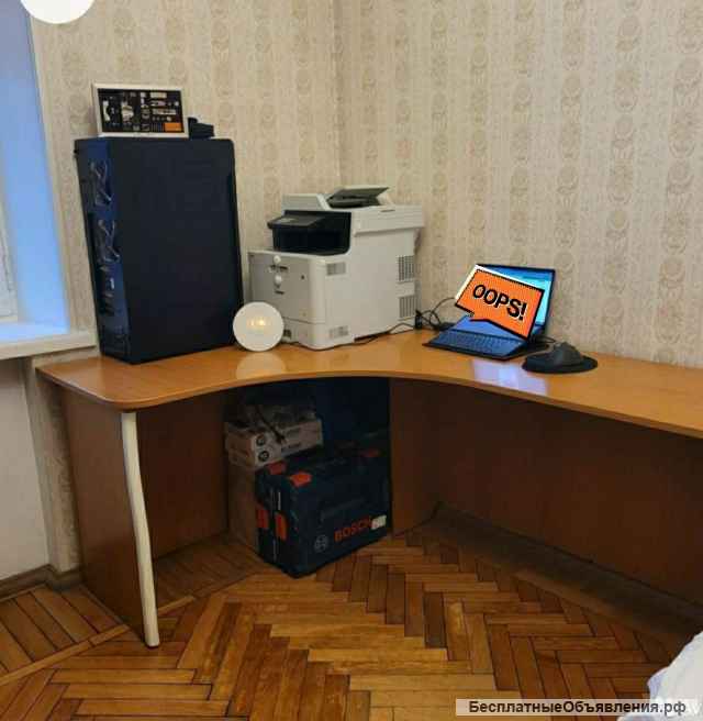 Угловой компьютерный стол