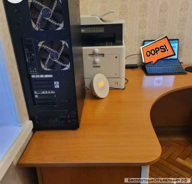 Угловой компьютерный стол