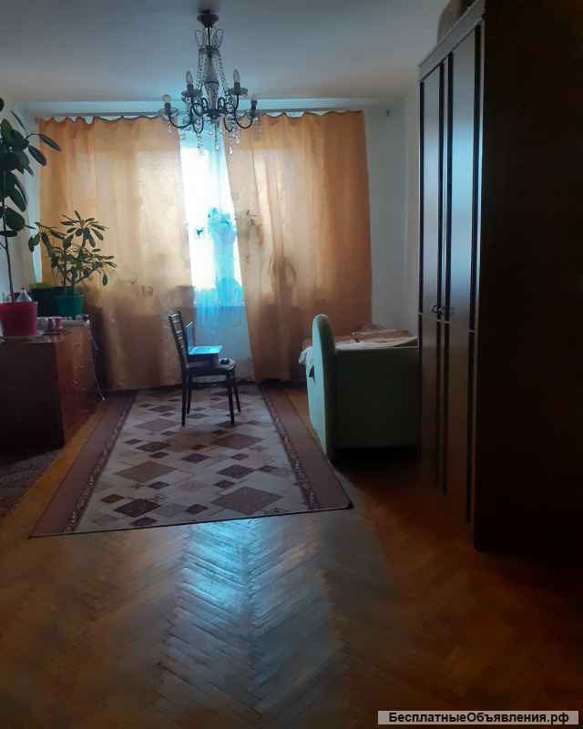 Комнату и место на длительный срок