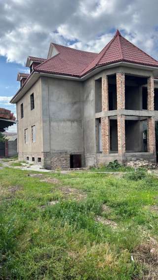 Недостроенный 2х-этажный просторный дом, участок 5 соток (КРАСНАЯ КНИГА)