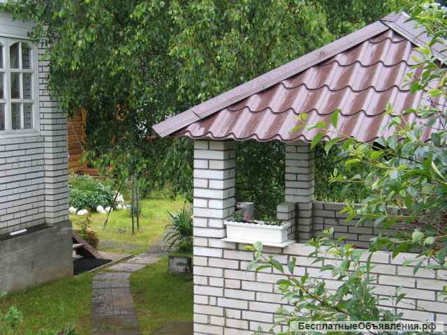 Зимний дом с постройками