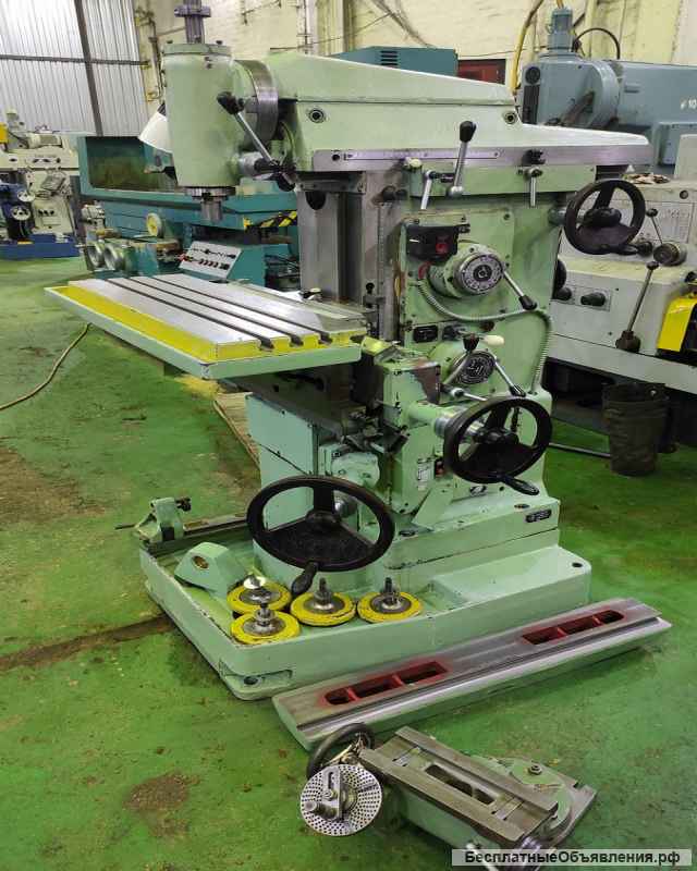 Широкоуниверсальный фрезерный станок СФ-676