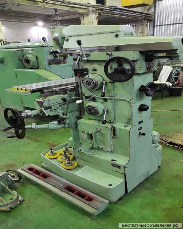 Широкоуниверсальный фрезерный станок СФ-676