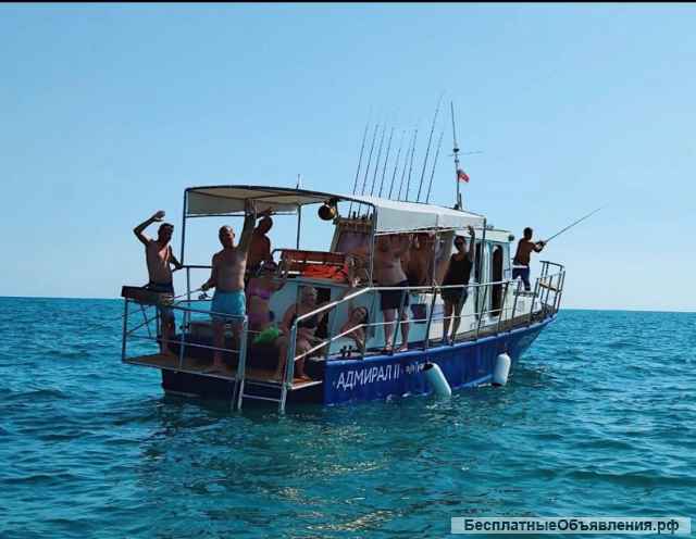 Морская рыбалка с приготовлением улова на борту