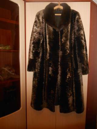 Шуба цигейковая, воротник норка размер 60-62 в отличном состоянии