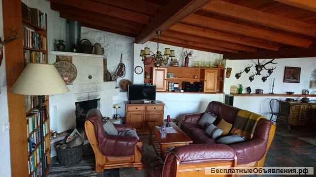 Большой участок с четырьмя домами на участке