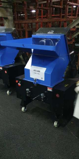 Малогабаритная дробилка XFS - 400 для твердого пластика