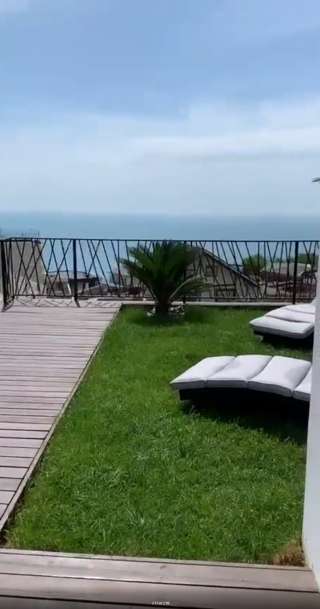 Коттедж с видом на море и бассейном