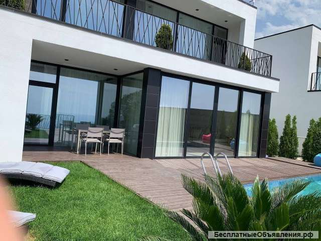 Коттедж с видом на море и бассейном