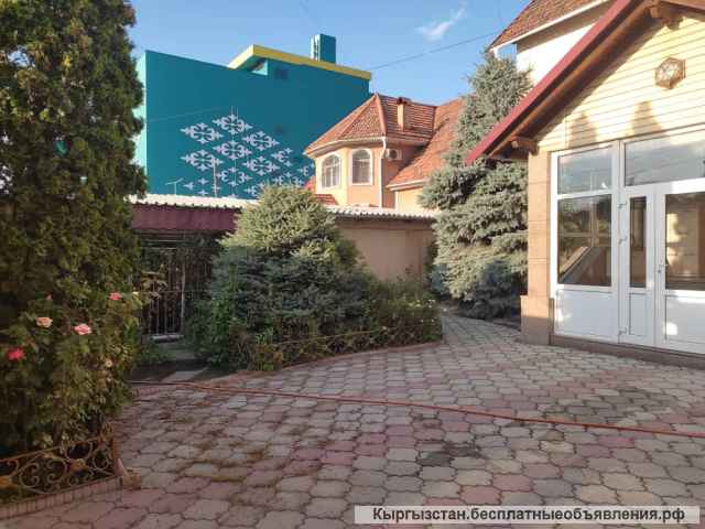 Сдаю дом, 3 этажа, 700 кв.м, Шота-Руставели 2/1, 3000 $, б/п